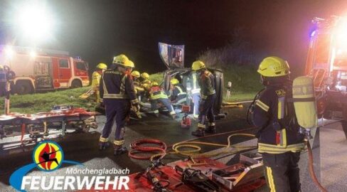 Mönchengladbach: Crash auf B57, drei Verletzte bei Unfall
