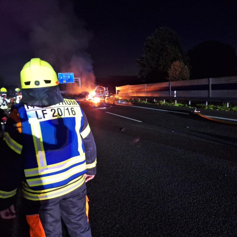 Sottrum: Transporter explodiert auf A1: Feuer und Vollsperrung