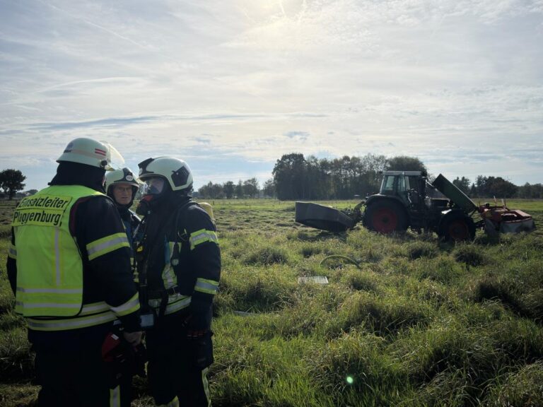 Aurich: Traktor gerät beim Mähen in Brand