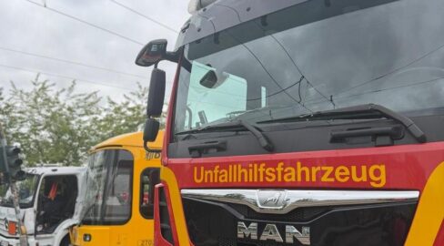 Dresden: Tram entgleist bei Unfall mit Lkw: Vollsperrung