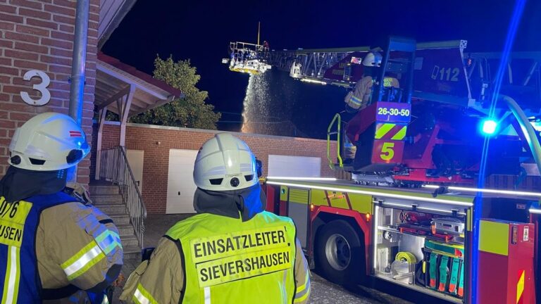 Lehrte: Großbrand in Sievershausen, Feuer verletzt Person