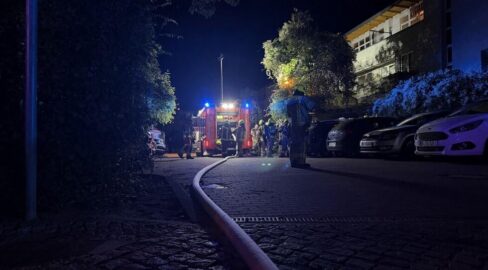 Berlin: Brand in Staaken, Person lebensgefährlich verletzt