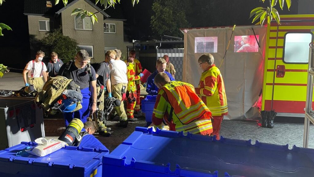 Lehrte: Großbrand in Sievershausen, Feuer verletzt Person
