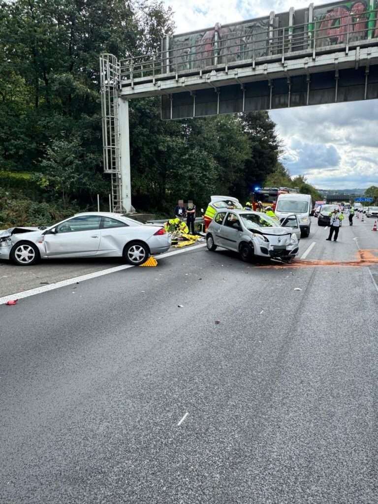 Schwelm: Unfall auf A1, 4 Pkw krachen ineinander: 7 Verletzte