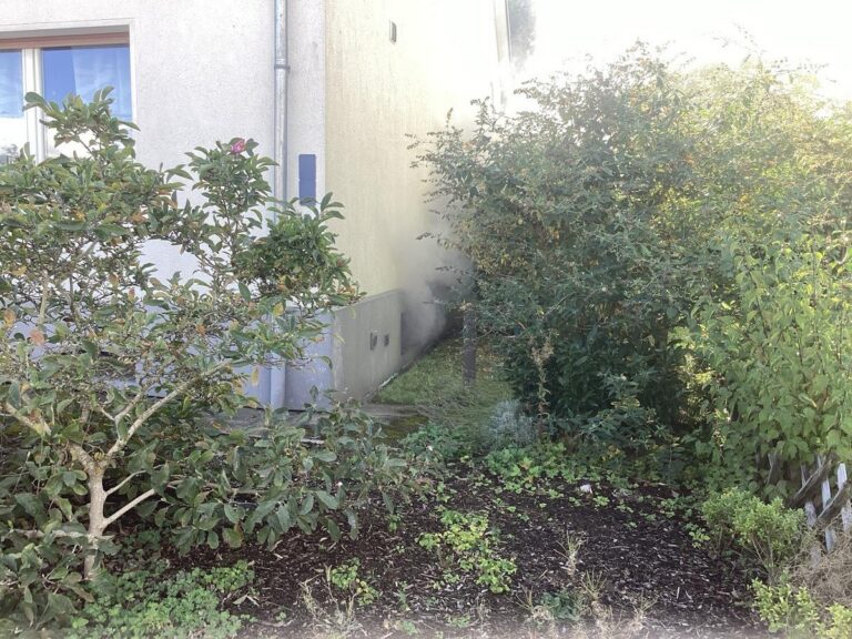 Bochum: Wäschetrockner fängt Feuer, Brand im Keller