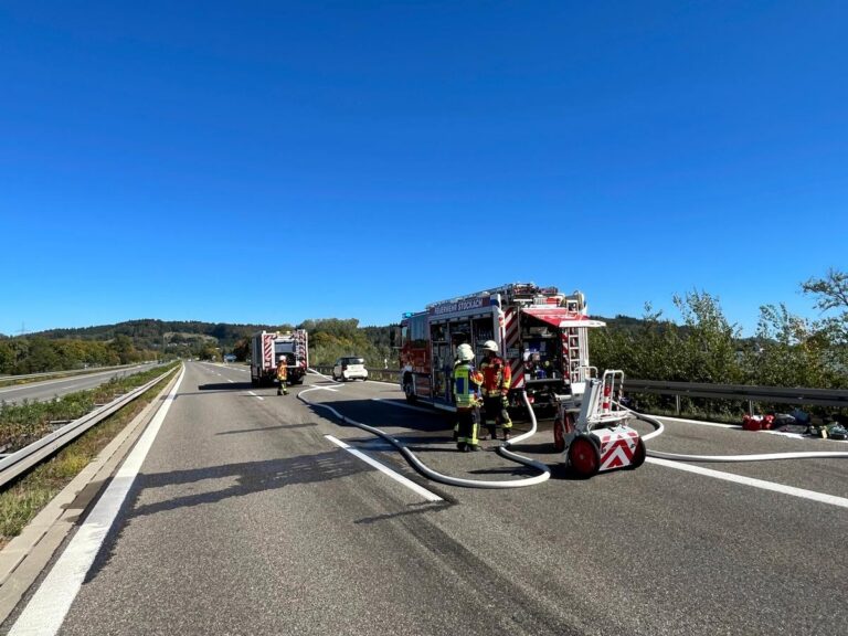 Stockach: Lkw-Kabine brennt auf A98, Feuer-Drama