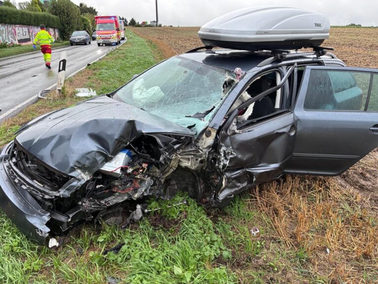 Mülheim an der Ruhr: Lkw rammt Autos, Vollsperrung nach Unfall
