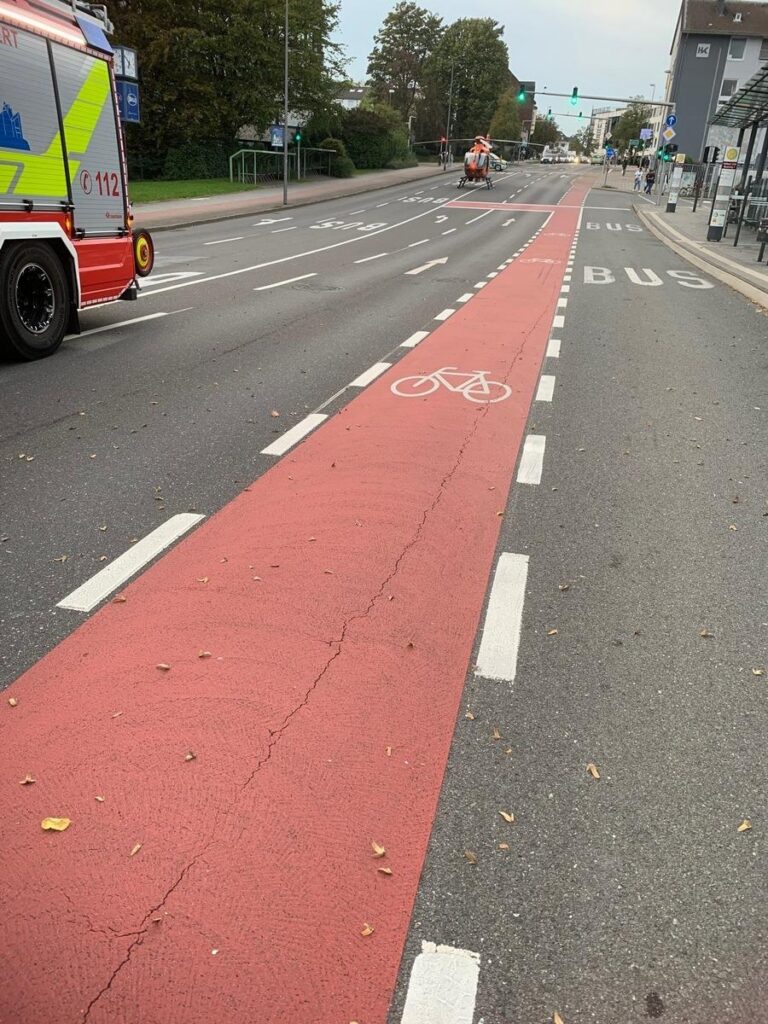 Velbert: Unfall am ZOB, Biker schwer verletzt: Hubschrauber
