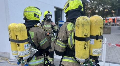 Berlin: Brand im Hochhaus, Person muss in Klinik