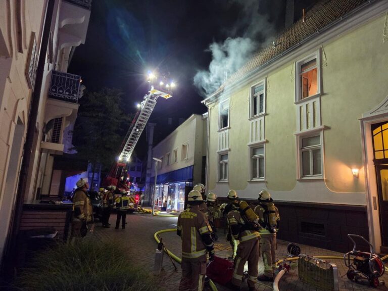 Menden (Sauerland): Brand in Wohnhaus, Verletzter in Klinik