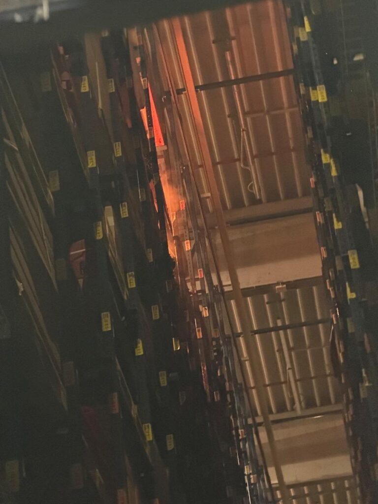 Oberhausen: Brand im Hochregallager, Höhenretter im Einsatz