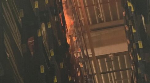 Oberhausen: Brand im Hochregallager, Höhenretter im Einsatz