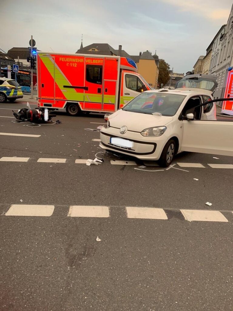 Velbert: Unfall am ZOB, Biker schwer verletzt: Hubschrauber