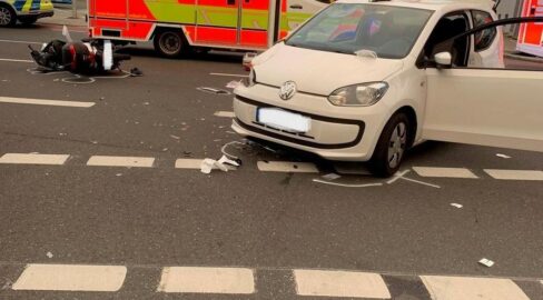 Velbert: Unfall am ZOB, Biker schwer verletzt: Hubschrauber