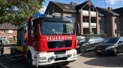 Goch: Brand in Mehrfamilienhaus, Feuerwehrmann in Klinik