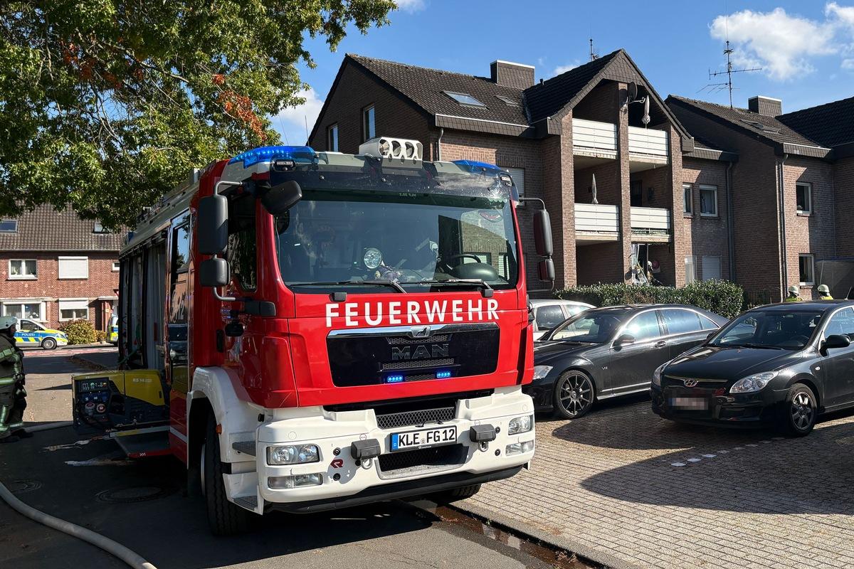 Goch: Brand in Mehrfamilienhaus, Feuerwehrmann in Klinik