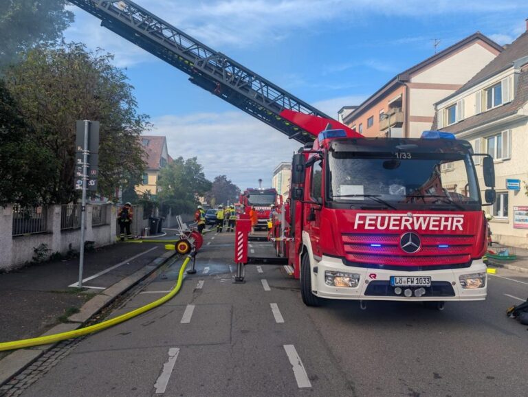 Weil am Rhein: Brand im Wohnhaus, Rettung per Drehleiter