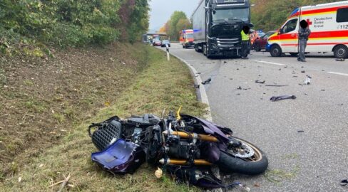 Landau in der Pfalz: Crash auf B10: Biker nach Unfall schwer verletzt