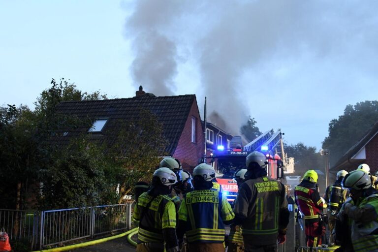 Hasloh: Brand im Mehrfamilienhaus löst Großeinsatz aus