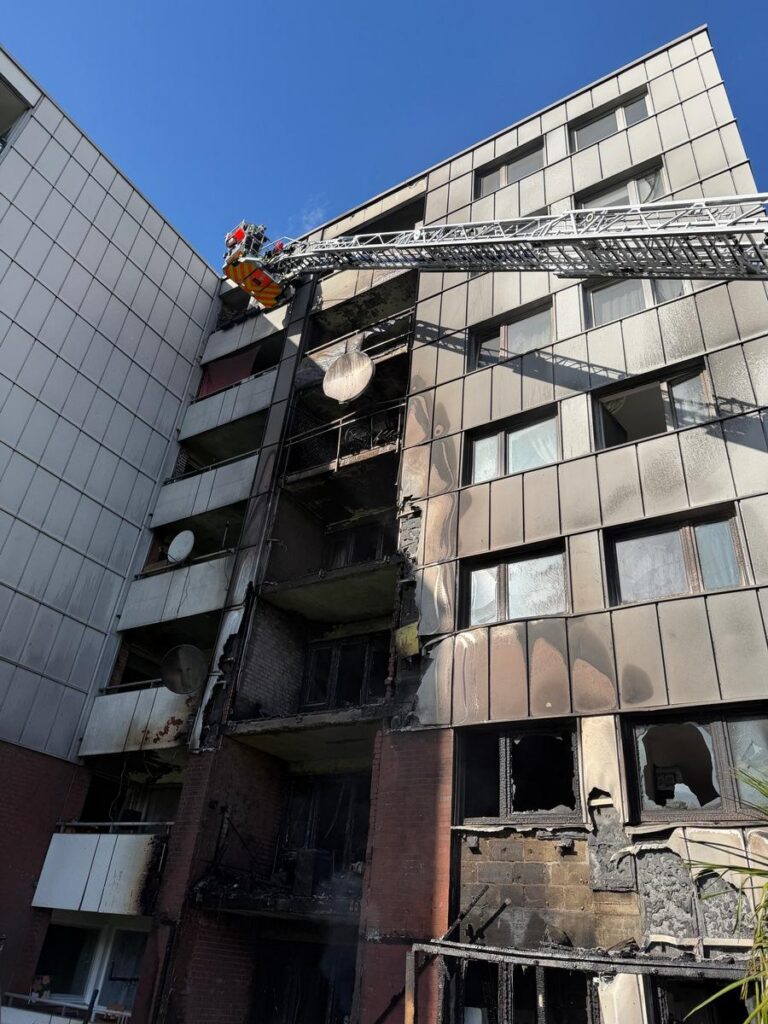 Bonn: Feuer-Drama im Hochhaus, Sprung aus Obergeschoss