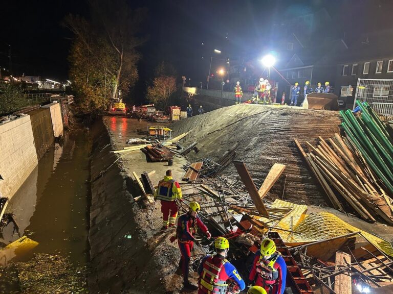 Lennestadt: 160 Retter im Kampf gegen Wassermassen