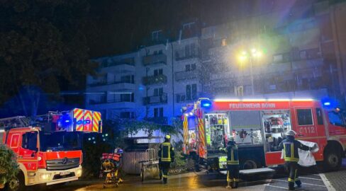 Bonn: Brand in Wohnheim, Feuerwehr stoppt Flammen