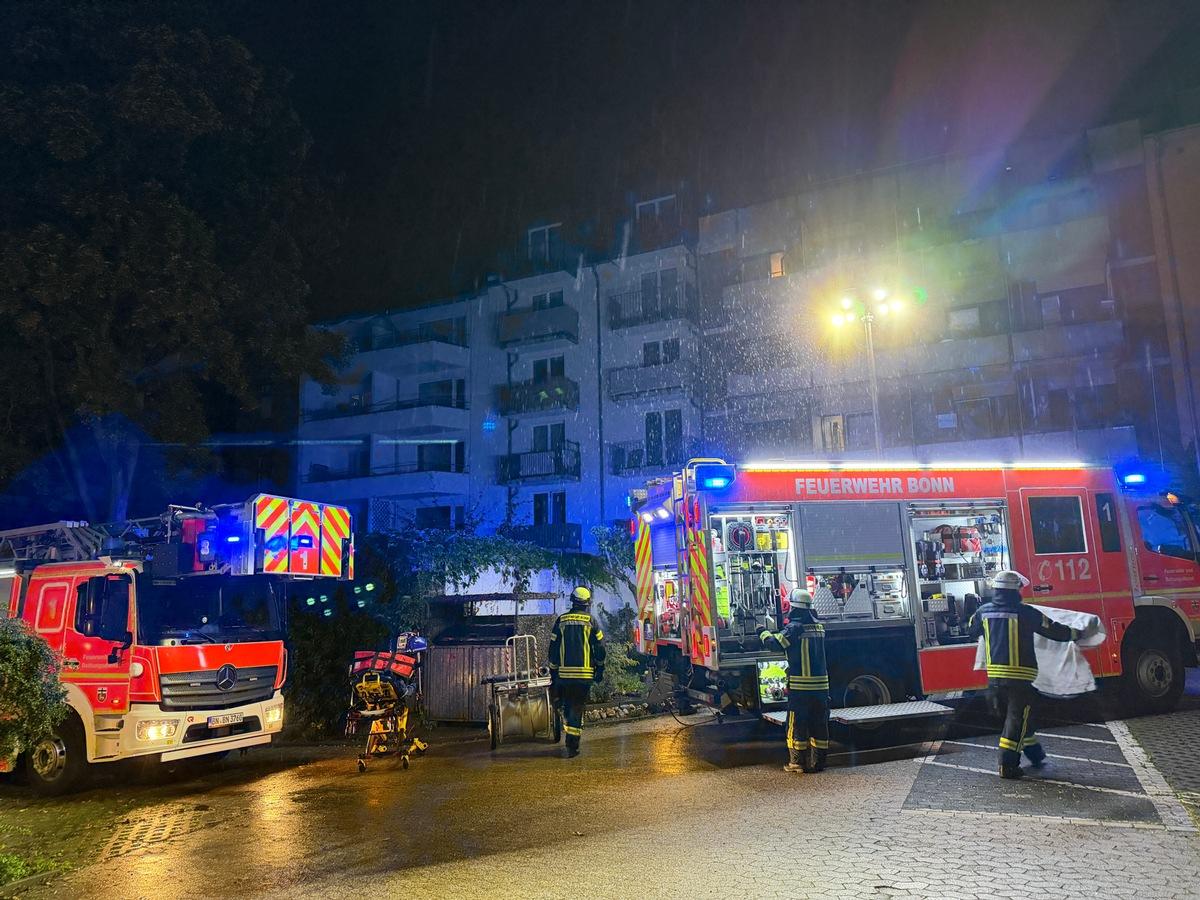 Bonn: Brand in Wohnheim, Feuerwehr stoppt Flammen