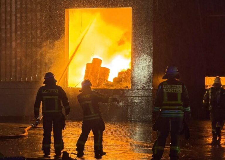 Gladbeck: Großeinsatz bei Feuer in Industriehalle