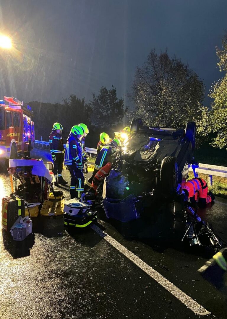 Ahlen: Schwerer Unfall auf B 58, Frau reanimiert
