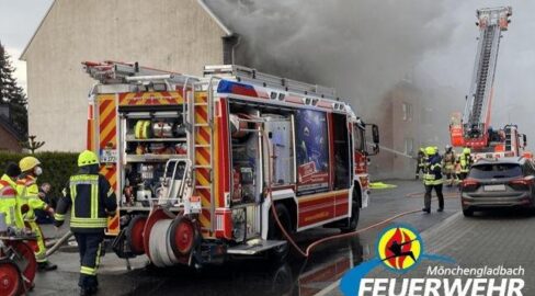 Mönchengladbach: Küchenbrand macht Wohnung unbewohnbar
