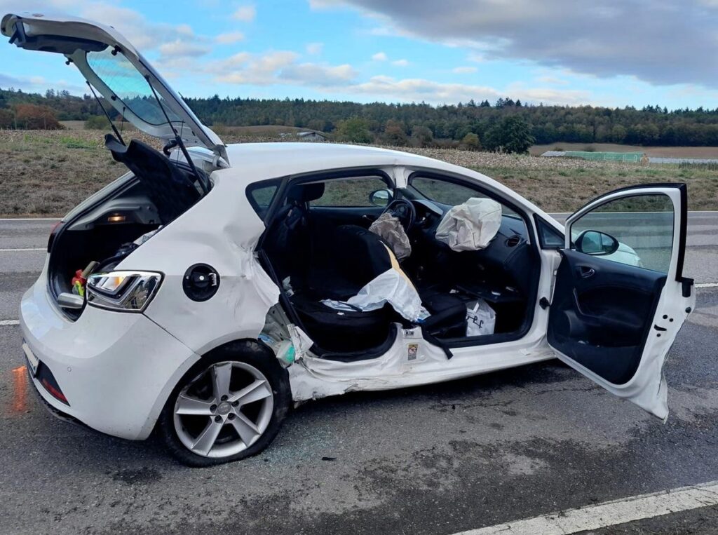 Eigeltingen: 3 Autos krachen zusammen, 2 Verletzte bei Unfall