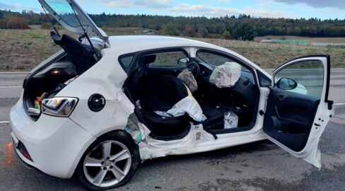 Eigeltingen: 3 Autos krachen zusammen, 2 Verletzte bei Unfall