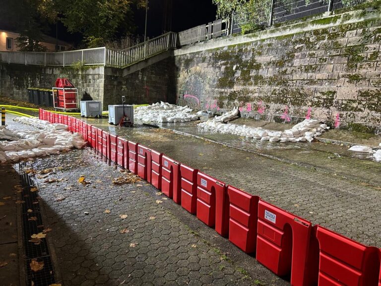 Lennestadt: 160 Retter im Kampf gegen Wassermassen