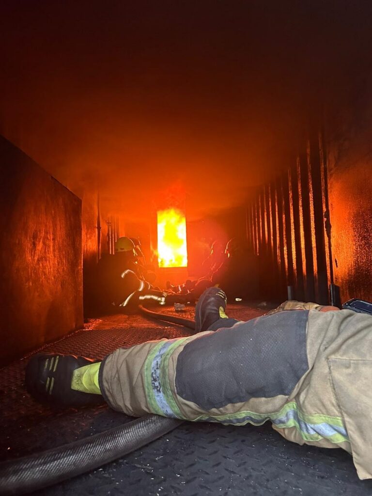 Gangelt: Extreme Feuer-Übung für Feuerwehr im Container