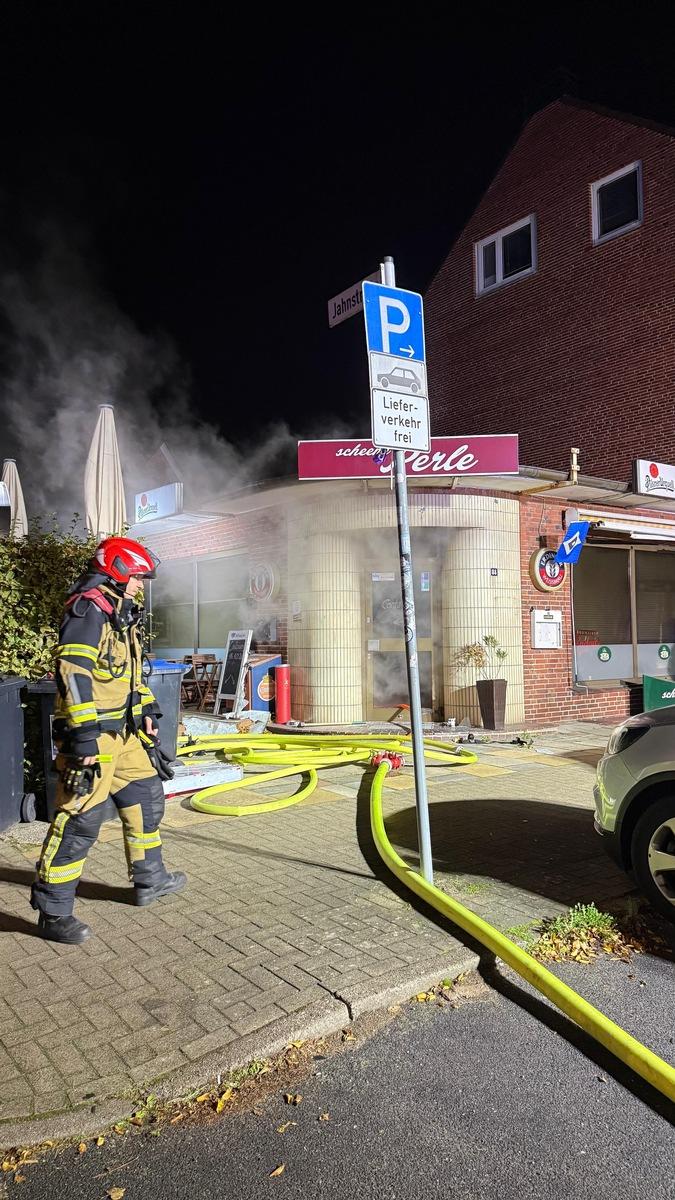 Schenefeld: Feuer-Drama in Lokal, Haus evakuiert
