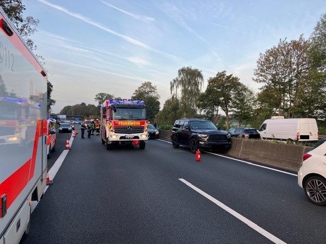 Mülheim an der Ruhr: Unfall auf A40: Notfall am Steuer, Vollsperrung