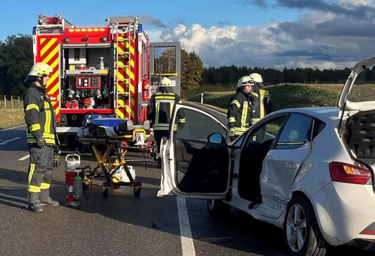 Eigeltingen: 3 Autos krachen zusammen, 2 Verletzte bei Unfall