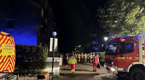 Grevenbroich: Brand-Drama im Wohnhaus, Bewohner schwer verletzt