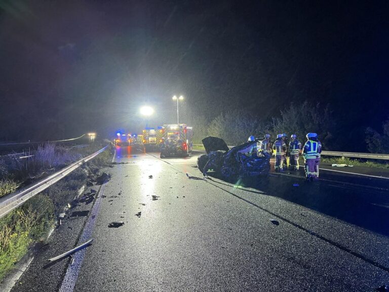 Bad Salzuflen: Mann stirbt bei Unfall auf A2, 3 Schwerverletzte
