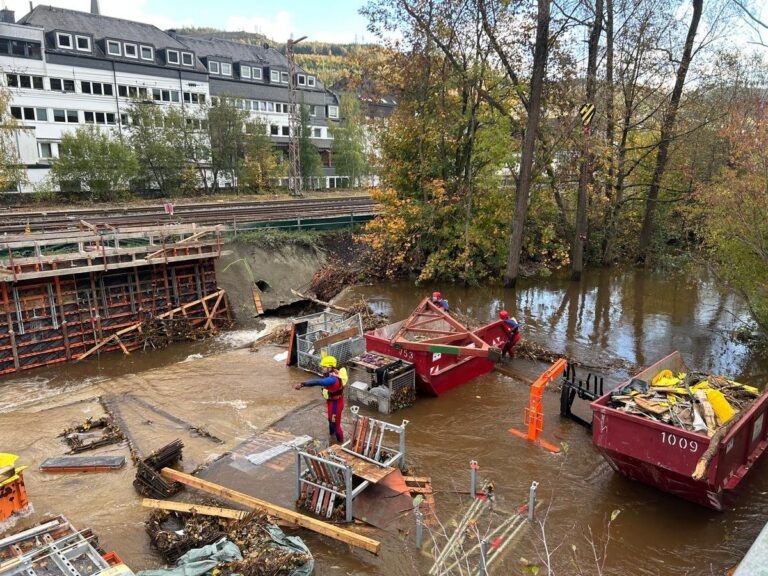 Lennestadt: 160 Retter im Kampf gegen Wassermassen