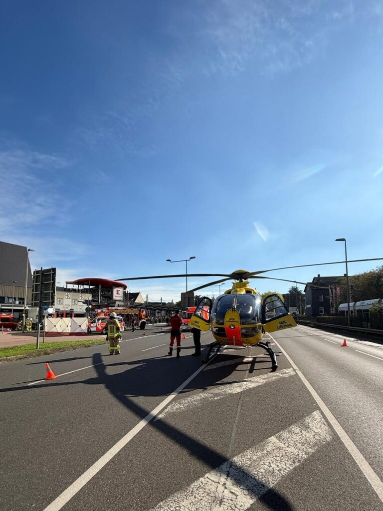 Hattingen: Frau nach Unfall unter Lkw eingeklemmt, schwer verletzt