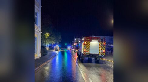 Detmold: Drama bei Zimmerbrand, Person schwer verletzt