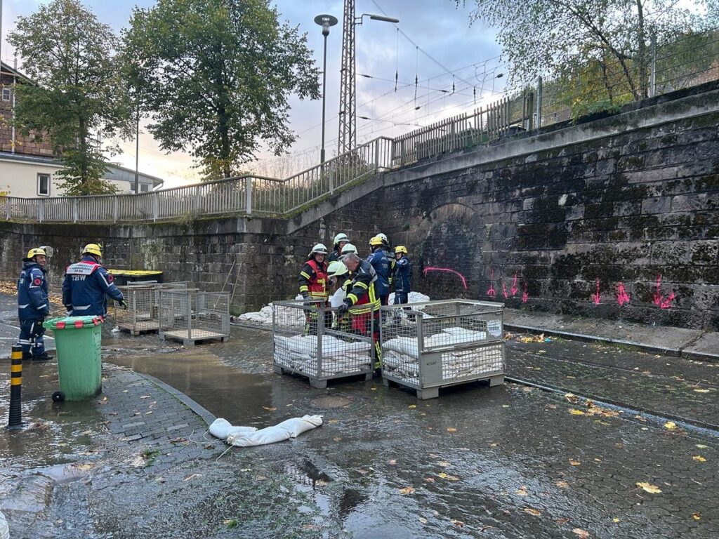 Lennestadt: 160 Retter im Kampf gegen Wassermassen