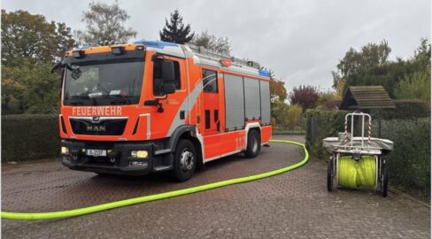 Berlin: Brand zerstört Gartenlaube in Britz