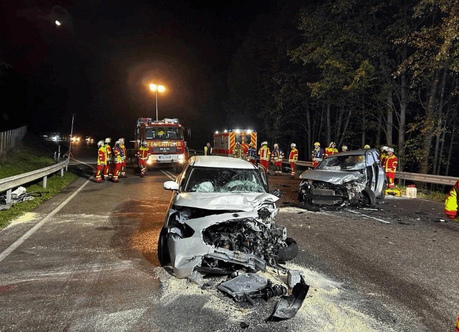 Wilgartswiesen: Unfall auf B10, zwei Fahrer schwer verletzt