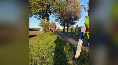 Ratingen: Auto prallt gegen Baum, Person stirbt bei Unfall