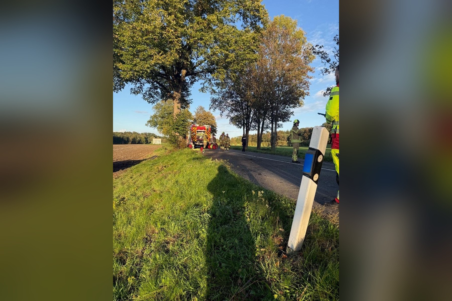 Ratingen: Auto prallt gegen Baum, Person stirbt bei Unfall