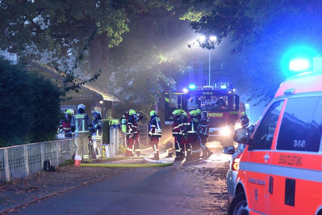 Hasloh: Brand im Mehrfamilienhaus löst Großeinsatz aus
