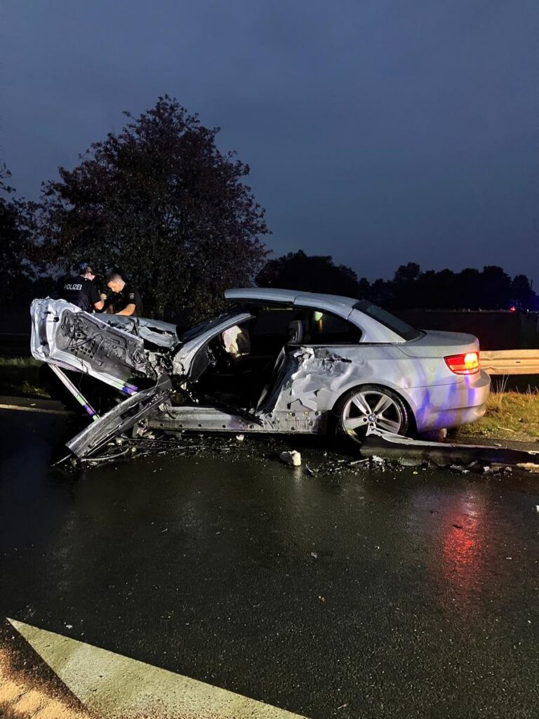 Ahlen: Schwerer Unfall auf B 58, Frau reanimiert