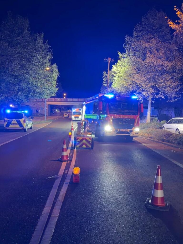 Velbert: Biker nach Unfall mit zwei Pkw in Klinik